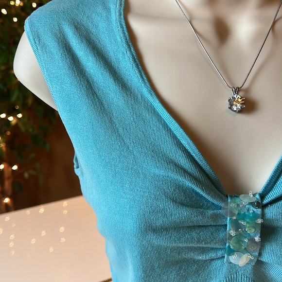 🌼CEST CITY LIGHT BLUE V NECK TOP WITH SEQUINS - SIZE SMALL🌼 - Picture 7 of 14